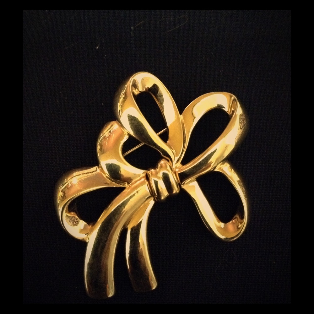 Perfect Girly Golden Bow Love Brooch Scarf Pin
